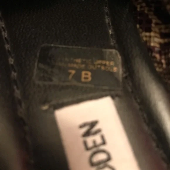 Steve Madden Slide Sandals, size 7B - Picture 6 of 8